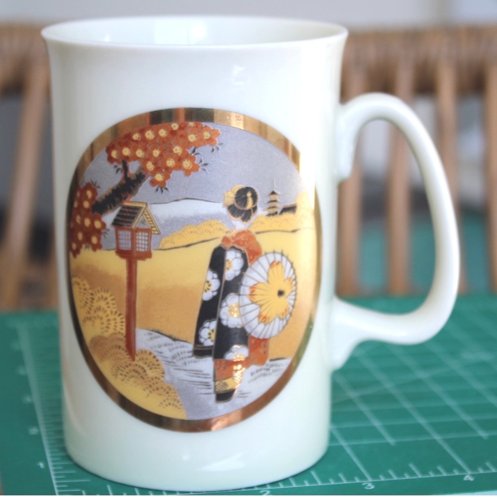 Japanese Geisha Porcelain Coffee Mug Gold Trim‎ Cream Made in Japan 4.25in